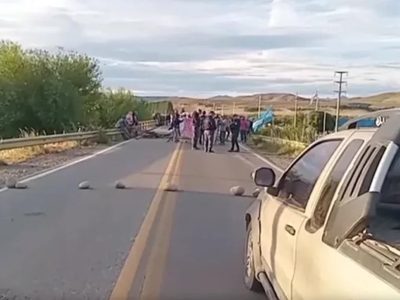 Trabajadores municpales de Junín de los Andes cortan la Ruta 40