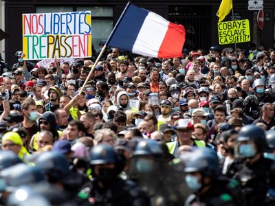 Los antivacunas marcharon por sexta semana consecutiva en Francia