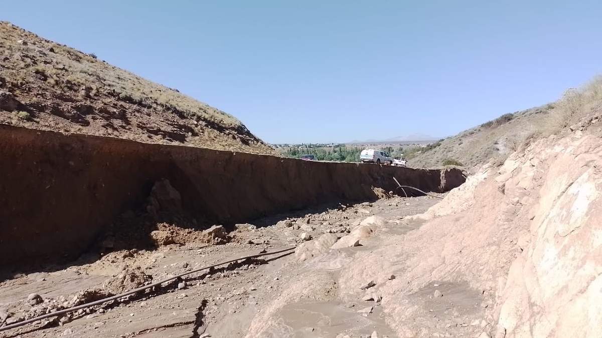 Parte de la ruta 40 quedó sin banquina. Fuente: (Vialidad Nacional)
