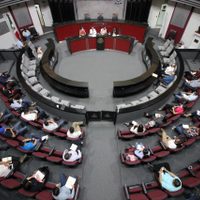 Policías de Colima buscan que diputados intercedan para que gobierno pague adeudos