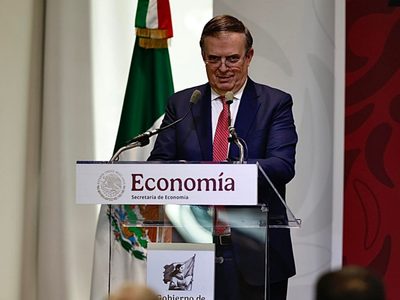 Hijo de Ebrard vivió en la embajada de México en Londres; excanciller dice que fue un “ofrecimiento”