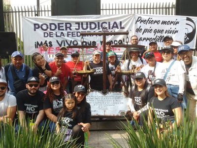 Colocan memorial en apoyo a juzgadores que declinaron laborar tras la reforma al PJF (Video)