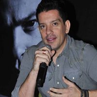 ¡Quedó opacado! Yahir presumió a su hijo ¡y las fanáticas enloquecieron!