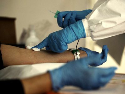 Ya rigen las leyes de donación de plasma y recetas digitales