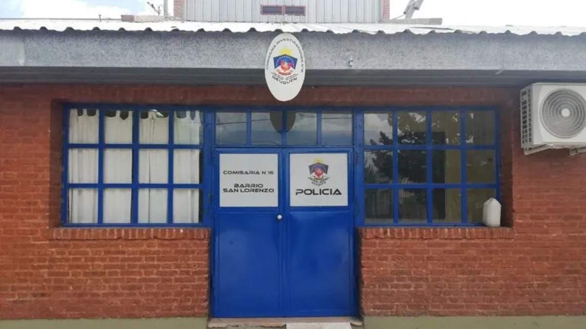 Efectivos de la comisaría 16 lograron dar con dos vehículos robados.