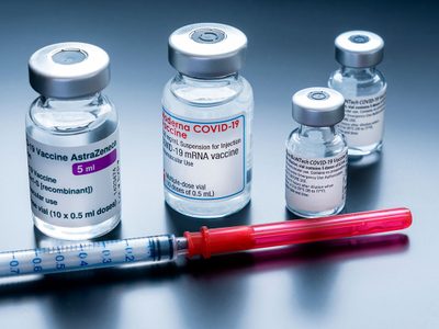 Un estudio revela cómo actúa la combinación de vacunas AstraZeneca, Sputnik V y Moderna