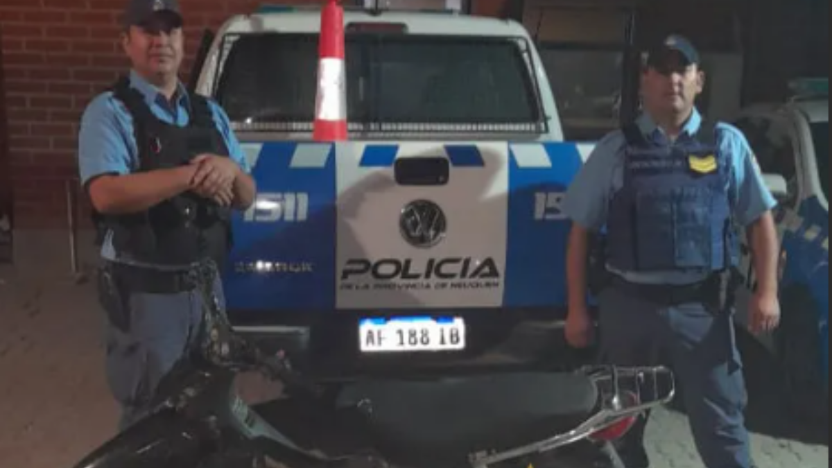 Una moto recuperada y un hombre demorado. Fuente: (Policía de Neuquén)