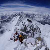 Terrible: denuncian un brote masivo de coronavirus en el campo base del Everest