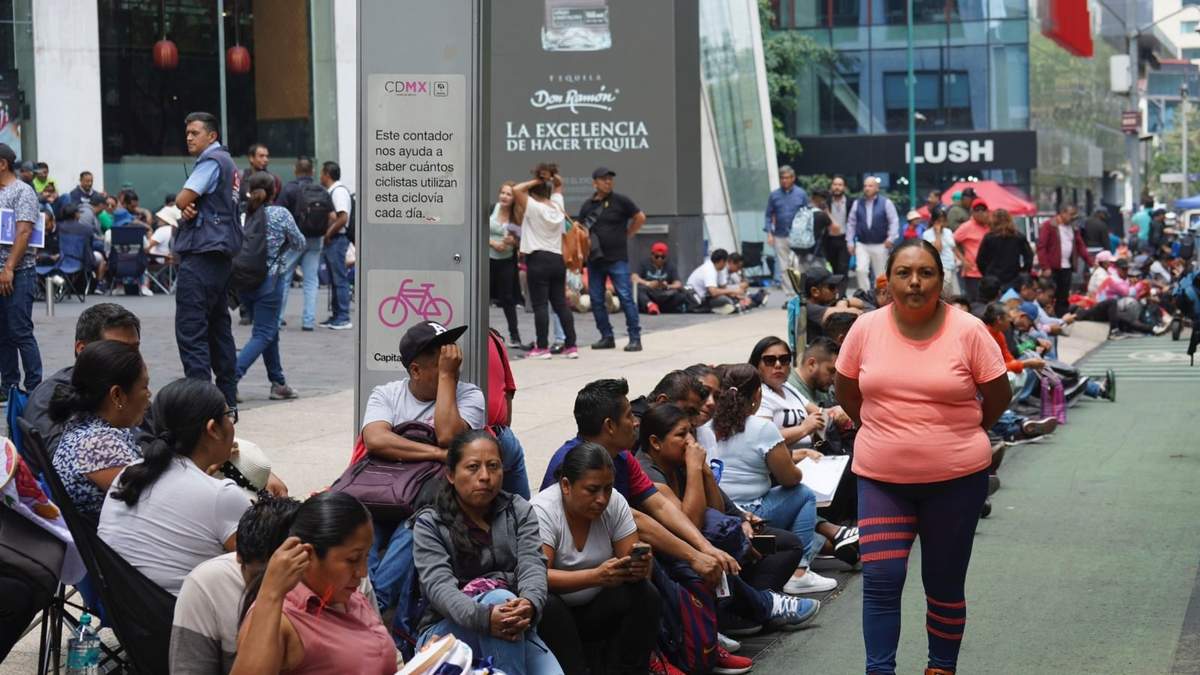 Integrantes de la CNTE en Paseo de la Reforma, este martes