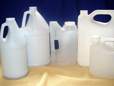 Antes de tirar tus envases de plástico grandes: sin gastar, creá este divino proyecto para decorar tu living