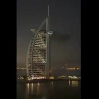 Ataque iraní con dron provoca incendio en el hotel Burj Al Arab de Dubái (Video)