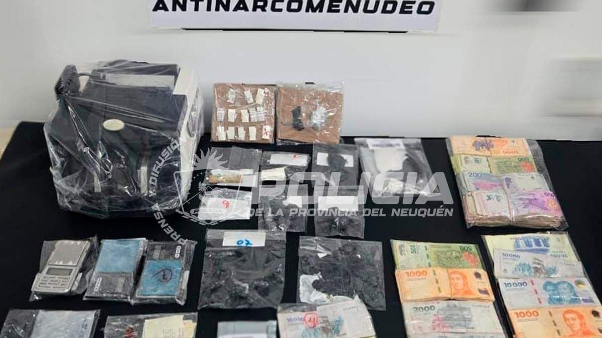 Lo secuestrado durante los allanamientos en el barrio San Lorenzo. Fuente (Policía de Neuquén)