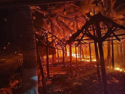 Incendio presuntamente provocado consume 250 palapas en Mahahual