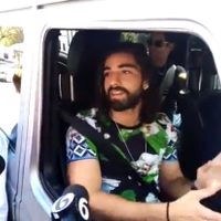 Aficionados increpan a jugadores de Rayados y colocan mantas contra Pizarro y Janssen