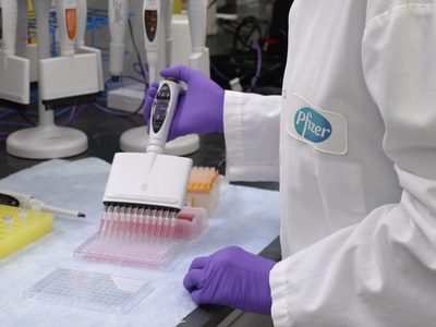 EE.UU. ultima a farmaceúticas para que bajen sus precios