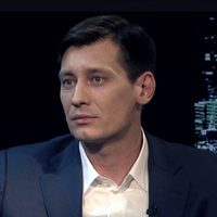 El opositor Dimitri Gudkov abandona Rusia por temor a ser encarcelado por "casos falsos"