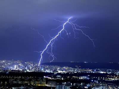El Gobierno neuquino busca sumar tecnología para anticiparse a tormentas eléctricas y convectivas