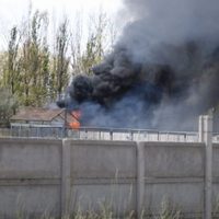 Un incendio desató grandes columnas de humo en Neuquén Capital: podría haber sido intencional