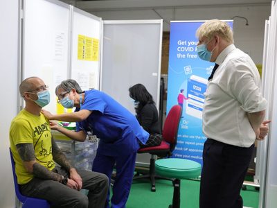 Reino Unido notifica un ascenso de casos de covid-19 a un día antes de levantar las restricciones