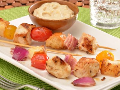 Brochetas de pollo: facilísimas de hacer para picotear y ver el juego de la selección con una rica comida