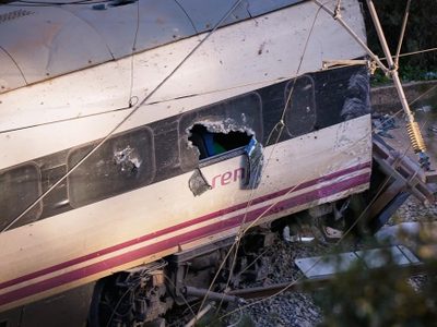 España inicia 3 días de luto por el accidente de tren mientras el número de muertos sube a 41