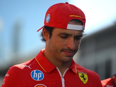 “Así son las carreras”: Carlos Sainz habló luego del accidente con Checo Pérez