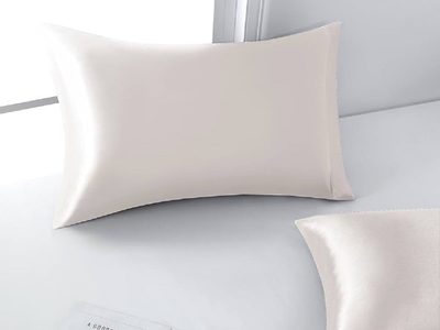 El truco de la abuela para lavar las fundas de almohadas de satén y dejarlas como nuevas