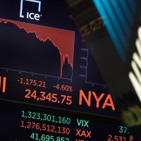 Día de pánico en los mercados bursátiles de EU; el índice Dow Jones llegó a perder hasta 6%