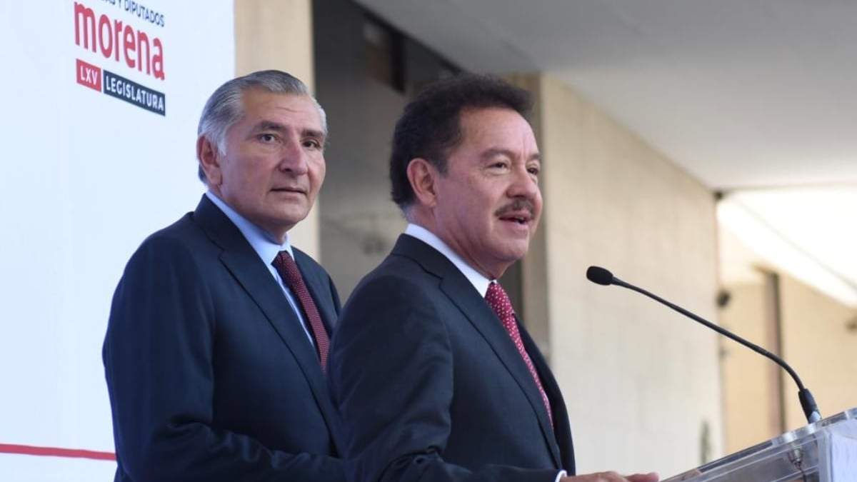 Adán Augusto López Hernández e Ignacio Mier Velazco en la reunión plenaria de Morena