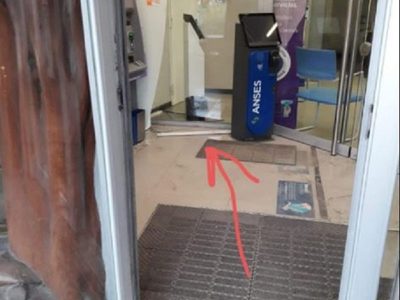Rompió la puerta del sector de cajeros en un banco de Villa la Angostura y se durmió en el interior
