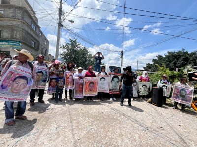 Padres de los 43 suplican a responsables: Que se les ablande el corazón y que digan dónde están