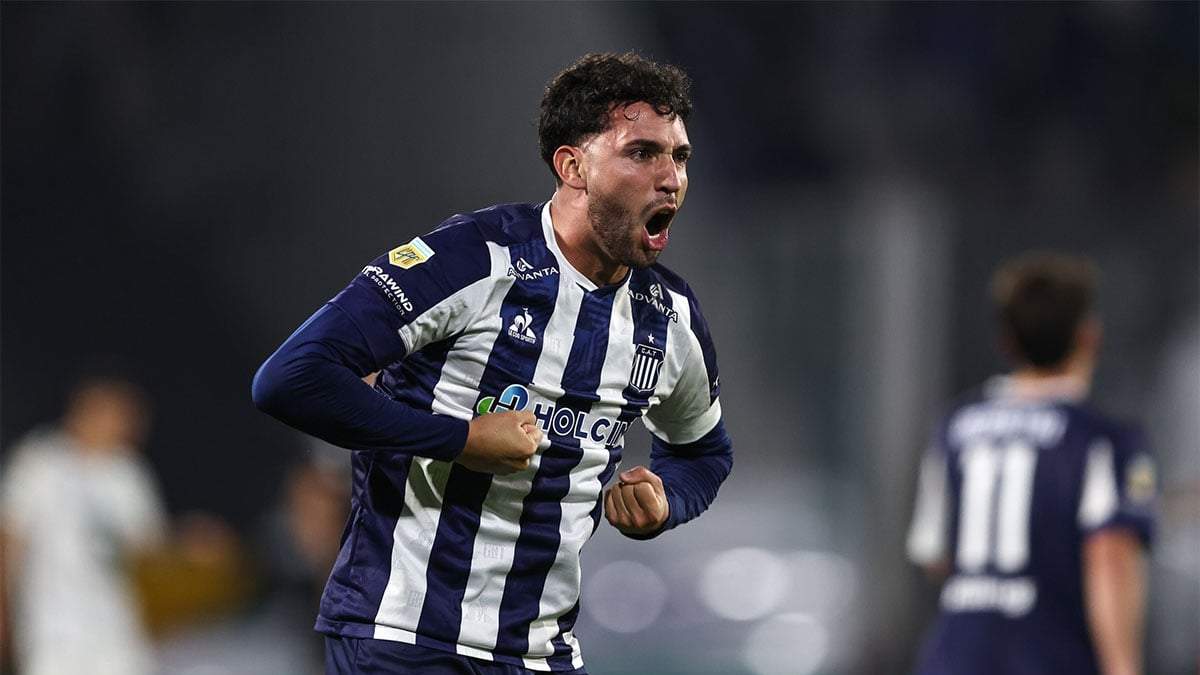 Nahuel Bustos anotó el único gol de Talleres ante Sarmiento.
