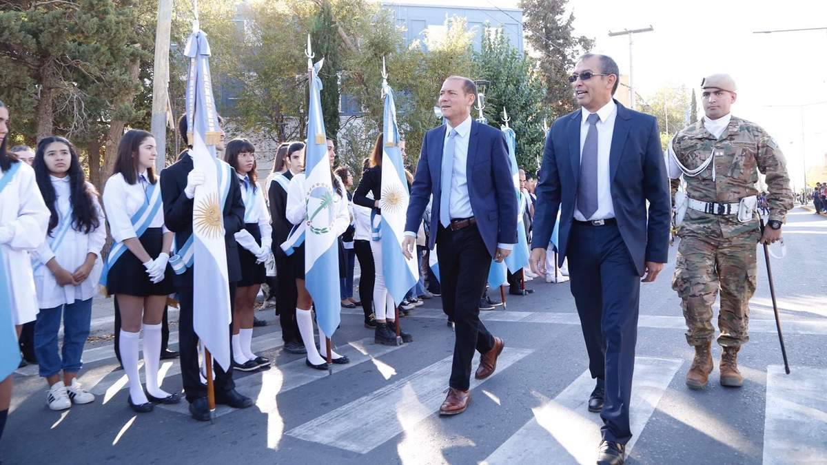 Omar Gutiérrez en Plaza Huincul. Fuente: (Twitter).
