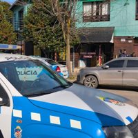 Le tiró gas pimienta a los ojos a una comerciante y le robó unos 10 mil dólares