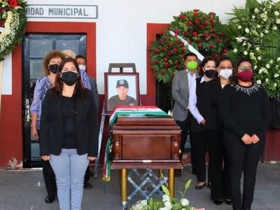 Familia de policía de Hidalgo asesinado en operativo reclama indemnización prometida