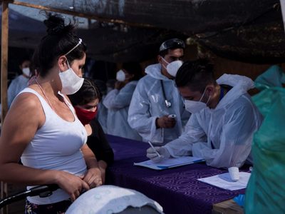 Chile relaja restricciones pero llama a seguir cuidándose para evitar una segunda ola