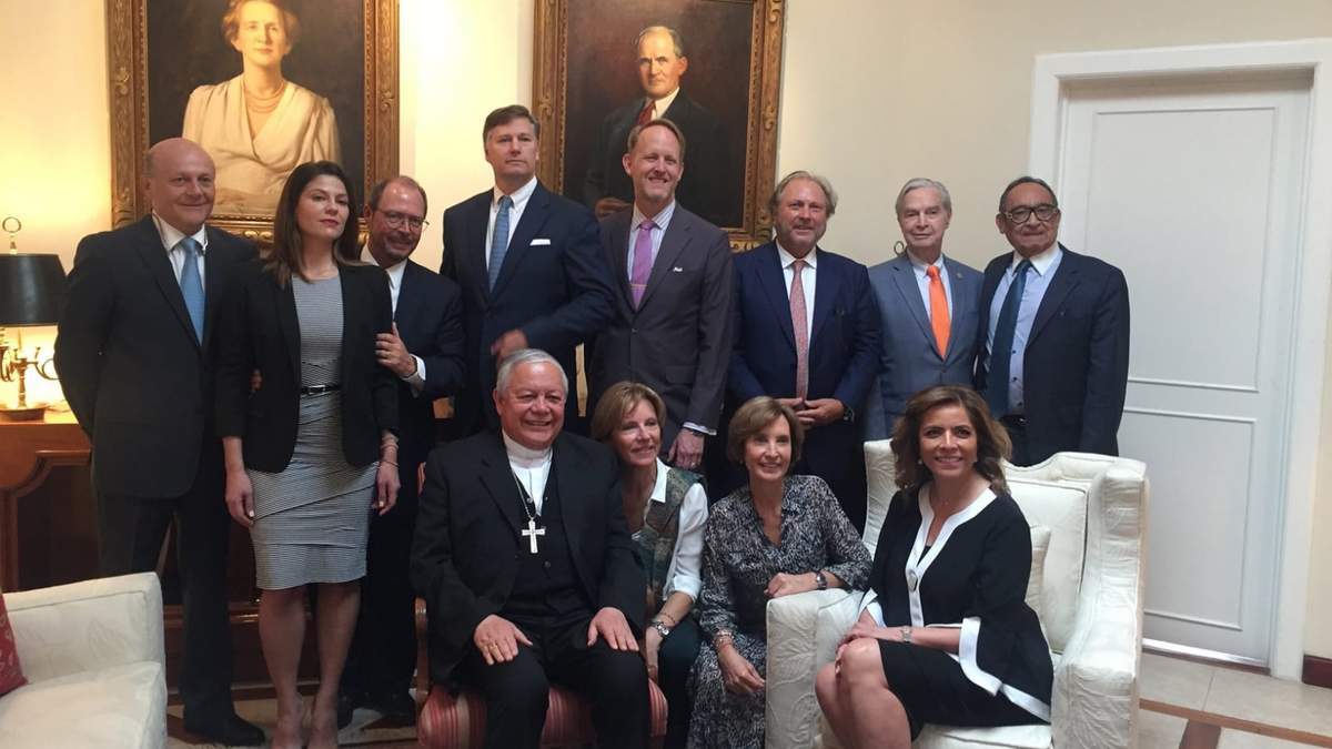 Miembros de la fundación durante la inauguración del Legado de Vida Jenkins en Puebla