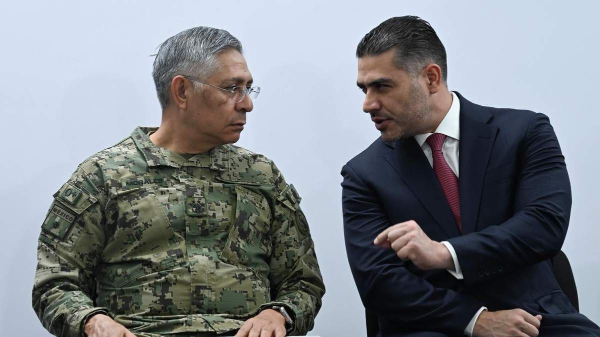 Los secretarios de Marina, Raymundo Morales Ángeles, y de Seguridad, Omar García Harfuch