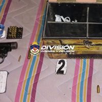 Demorados, secuestro de municiones y estupefacientes en allanamientos