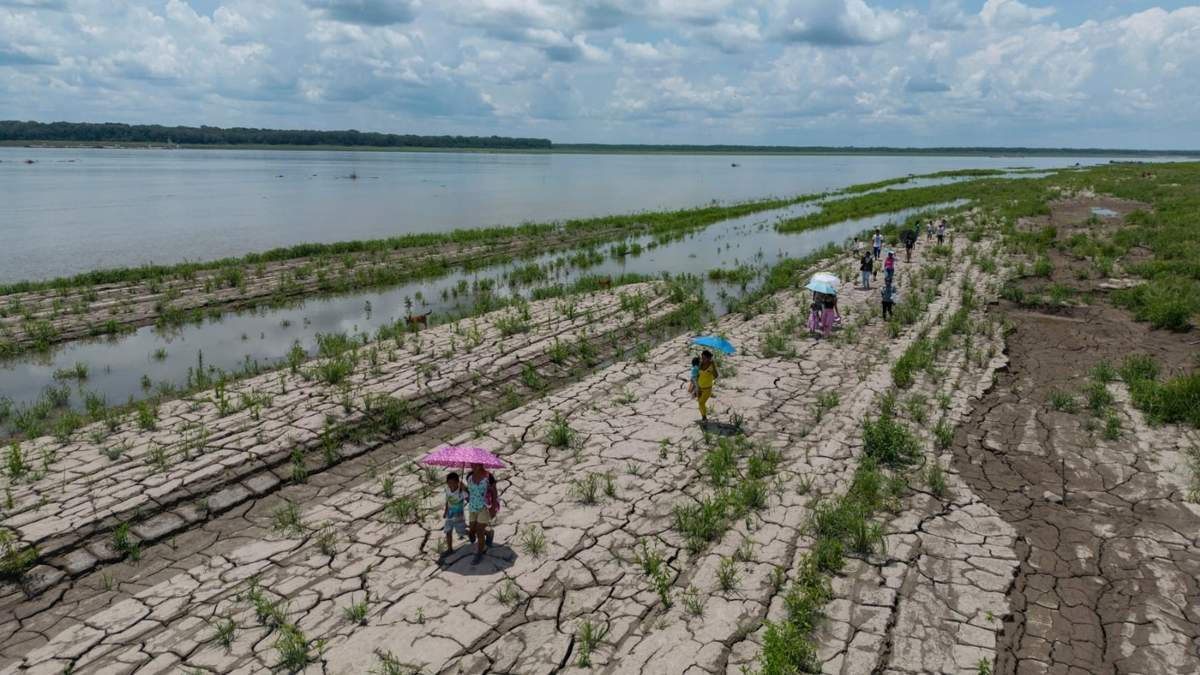 Una parte del río Amazonas que muestra señales de sequía, en Santa Sofía, a las afueras de Leticia, Colombia, el 20 de octubre del 2024