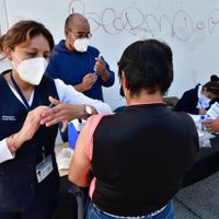 En un mes, casi un millón de personas fueron vacunadas contra la influenza en la CDMX
