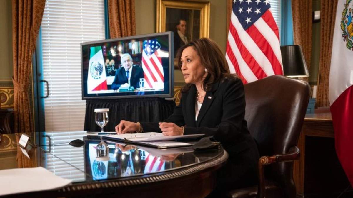 La vicepresidenta de EU, Kamala Harris, y el presidente de México, López Obrador