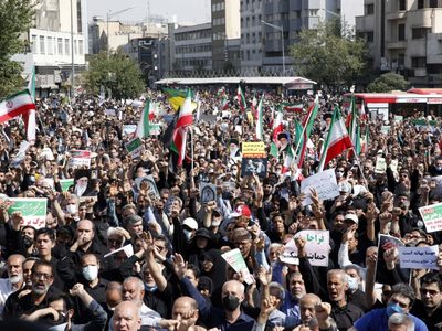 El Gobierno de Irán moviliza a miles de personas contra las protestas por la muerte de Mahsa Amini