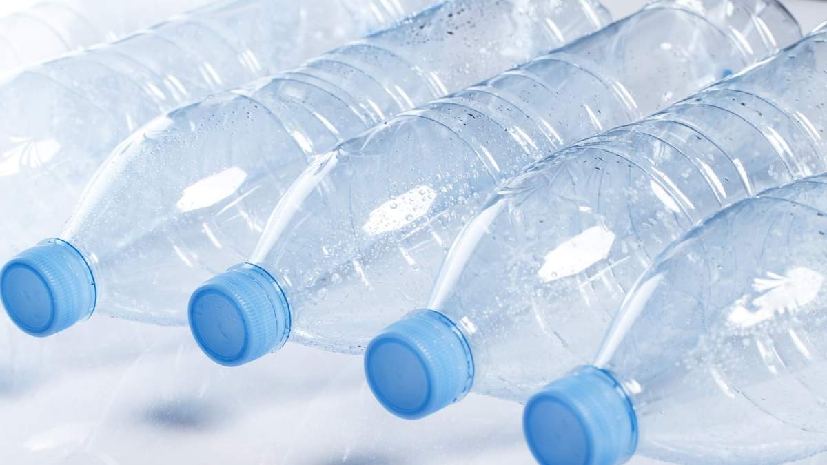 Botellas plásticas. Fuente: (X)