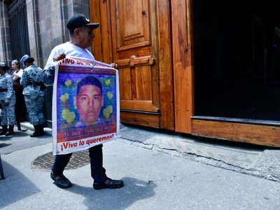 Restos analizados no coinciden con los 43 de Ayotzinapa; pactan nueva reunión con AMLO y Sheinbaum