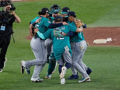 Con salvamento de Andrés Muñoz, Seattle toma ventaja sobre Toronto
