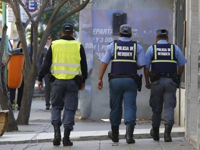 La Policía de Neuquén Capital atrapó a un adolescente in fraganti