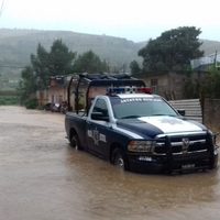 Un muerto, deslaves y suspensión de clases en tres municipios, los saldos de 'Narda” en Oaxaca