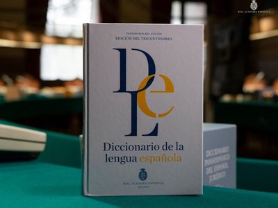 La Real Academia Española niega ahora que haya cambiado su regla sobre el acento en "solo"