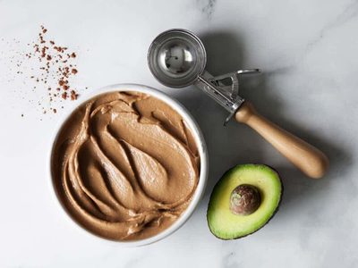 Con 1 palta, hacé el helado de chocolate sin azúcar y más cremoso del mundo: la receta que es un mil